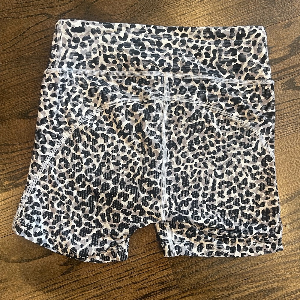 Outdoor Voices 3.5 inch short